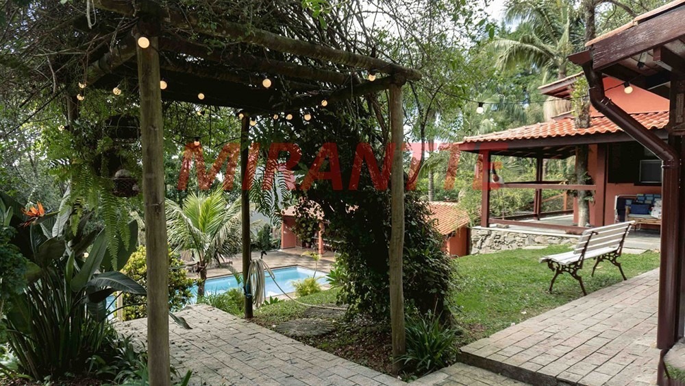 Cond. fechado de 317m² com 3 quartos em Roseira