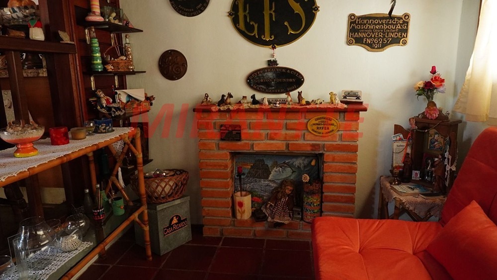 Cond. fechado de 317m² com 3 quartos em Roseira