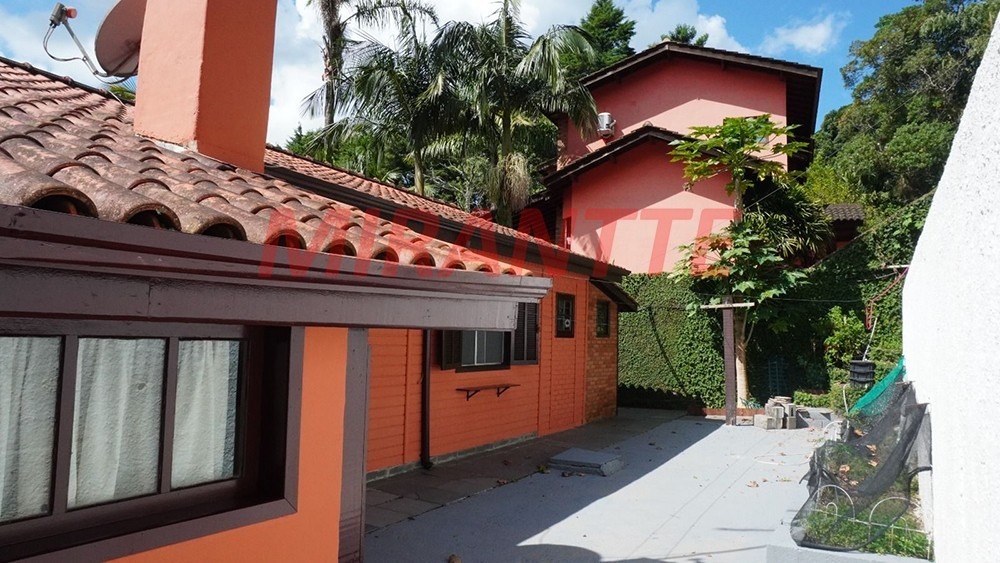 Cond. fechado de 317m² com 3 quartos em Roseira