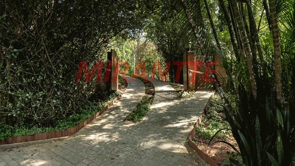 Cond. fechado de 317m² com 3 quartos em Roseira