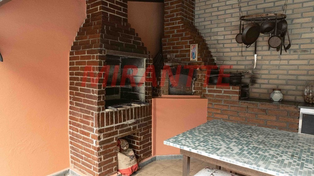 Cond. fechado de 317m² com 3 quartos em Roseira