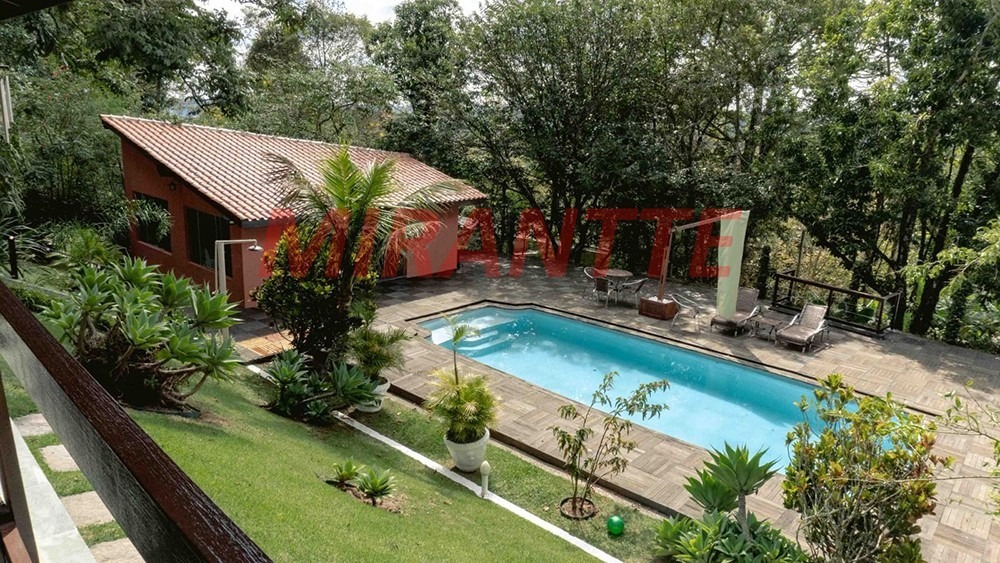 Cond. fechado de 317m² com 3 quartos em Roseira