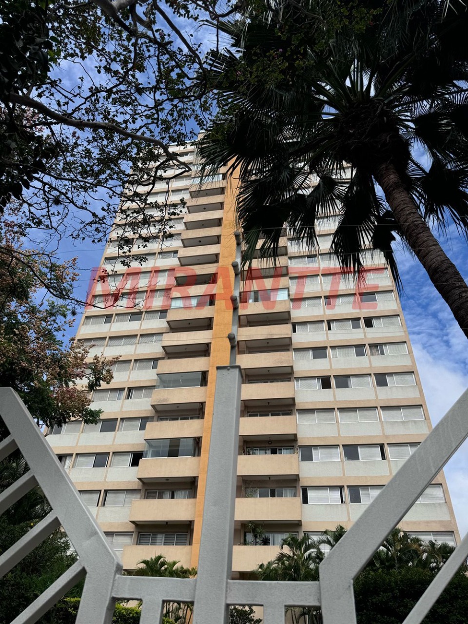 Apartamento de 158m² com 3 quartos em Água Fria