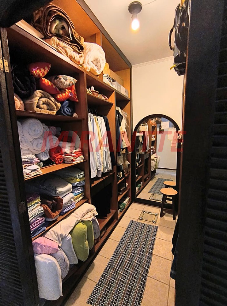 Sobrado de 240m² com 3 quartos em Santana