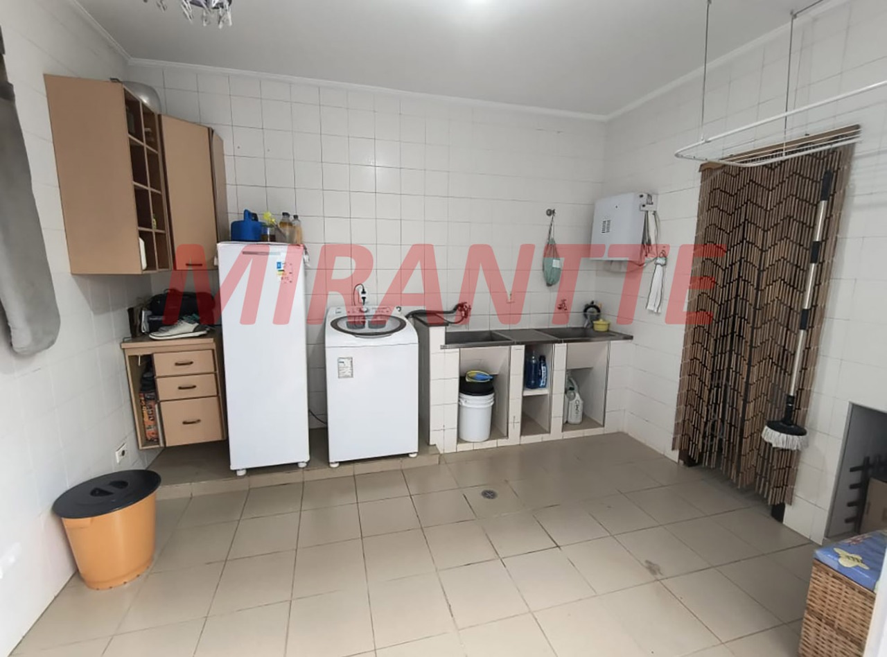 Sobrado de 240m² com 3 quartos em Santana