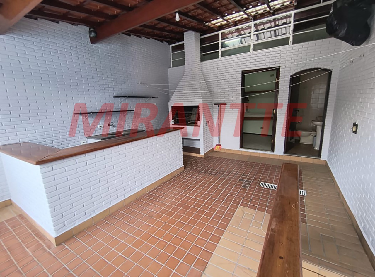 Sobrado de 240m² com 3 quartos em Santana