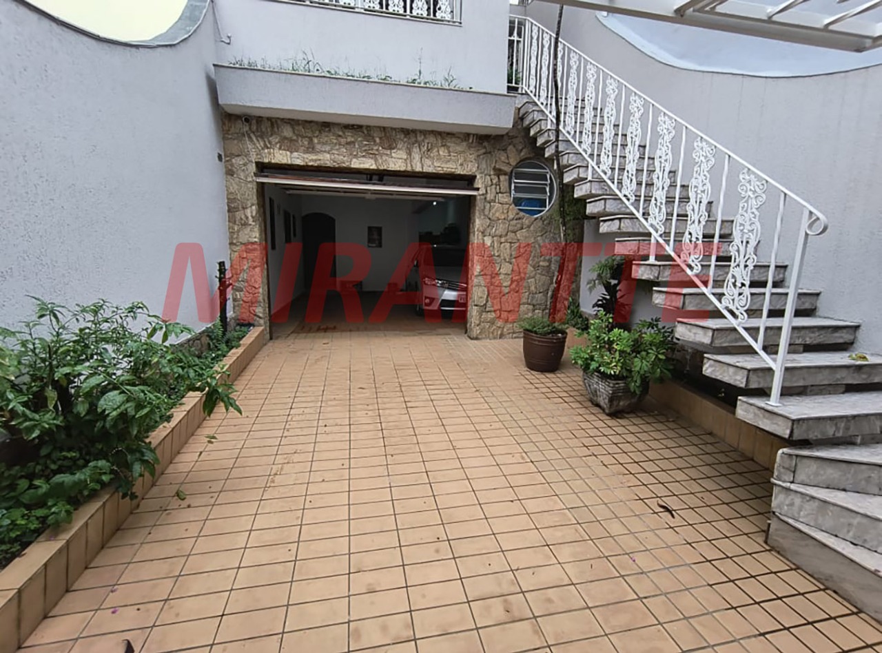 Sobrado de 240m² com 3 quartos em Santana