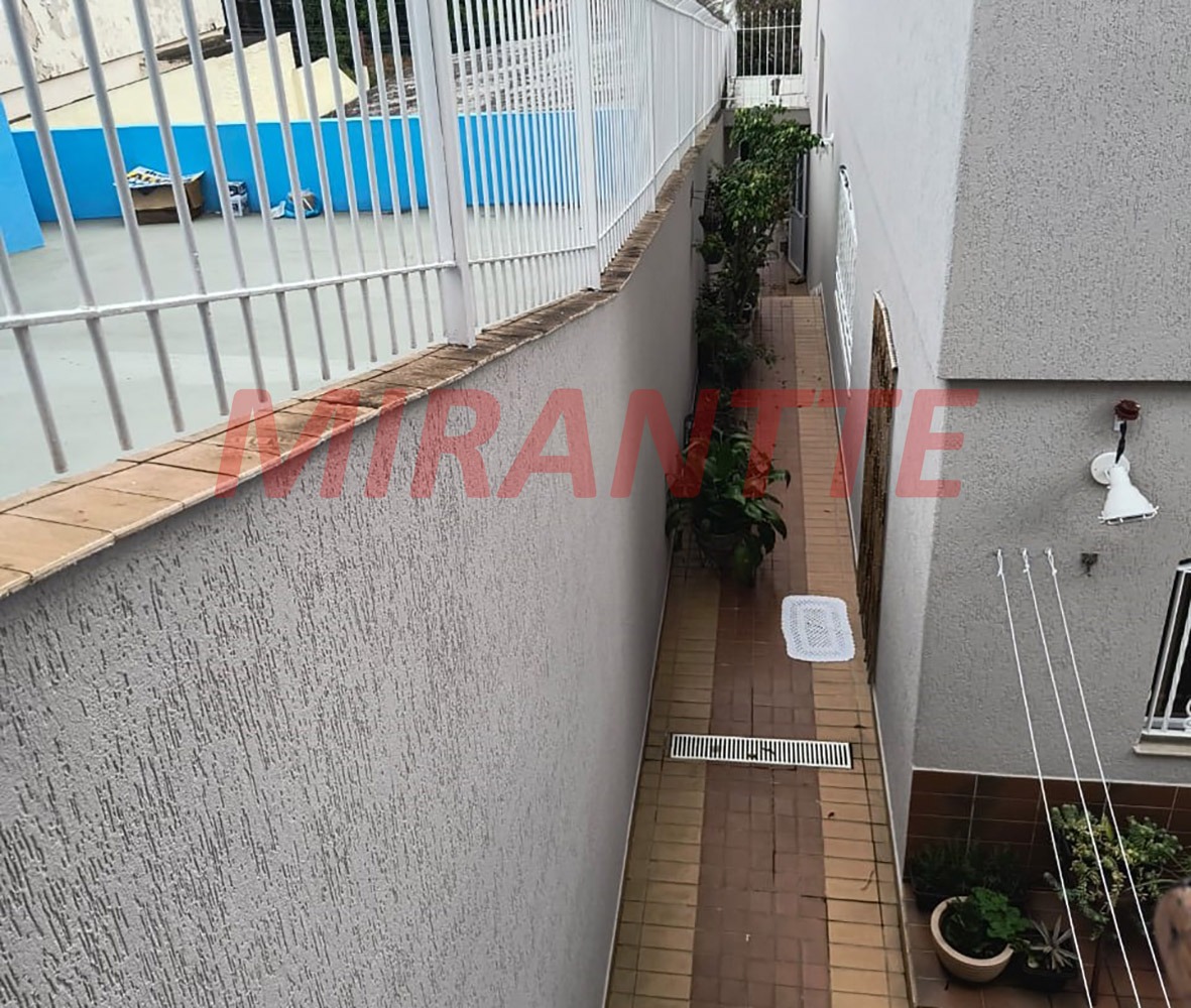 Sobrado de 240m² com 3 quartos em Santana