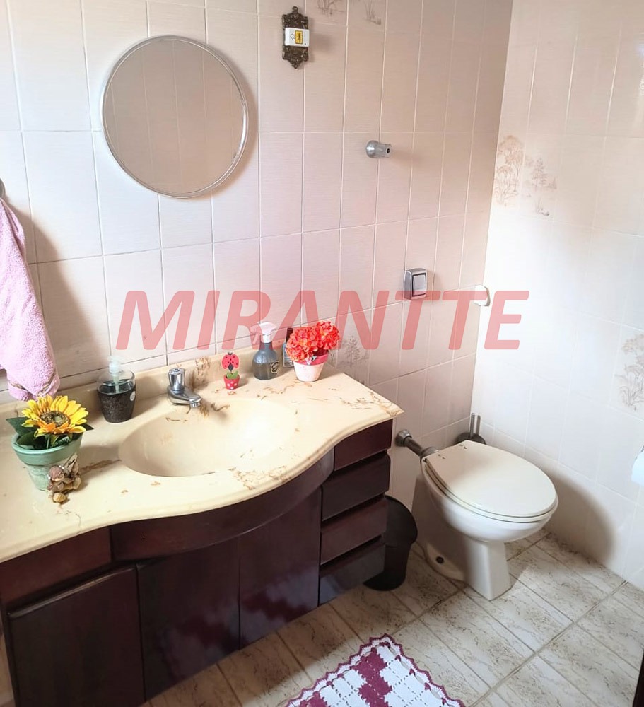 Sobrado de 240m² com 3 quartos em Santana