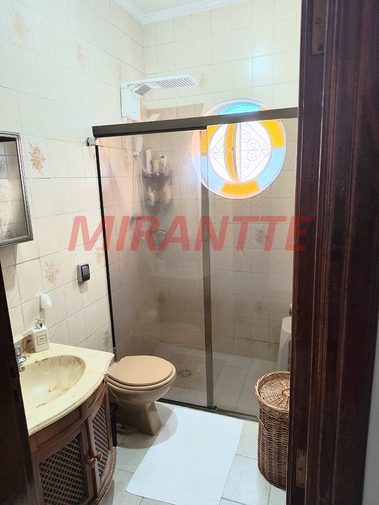 Sobrado de 240m² com 3 quartos em Santana