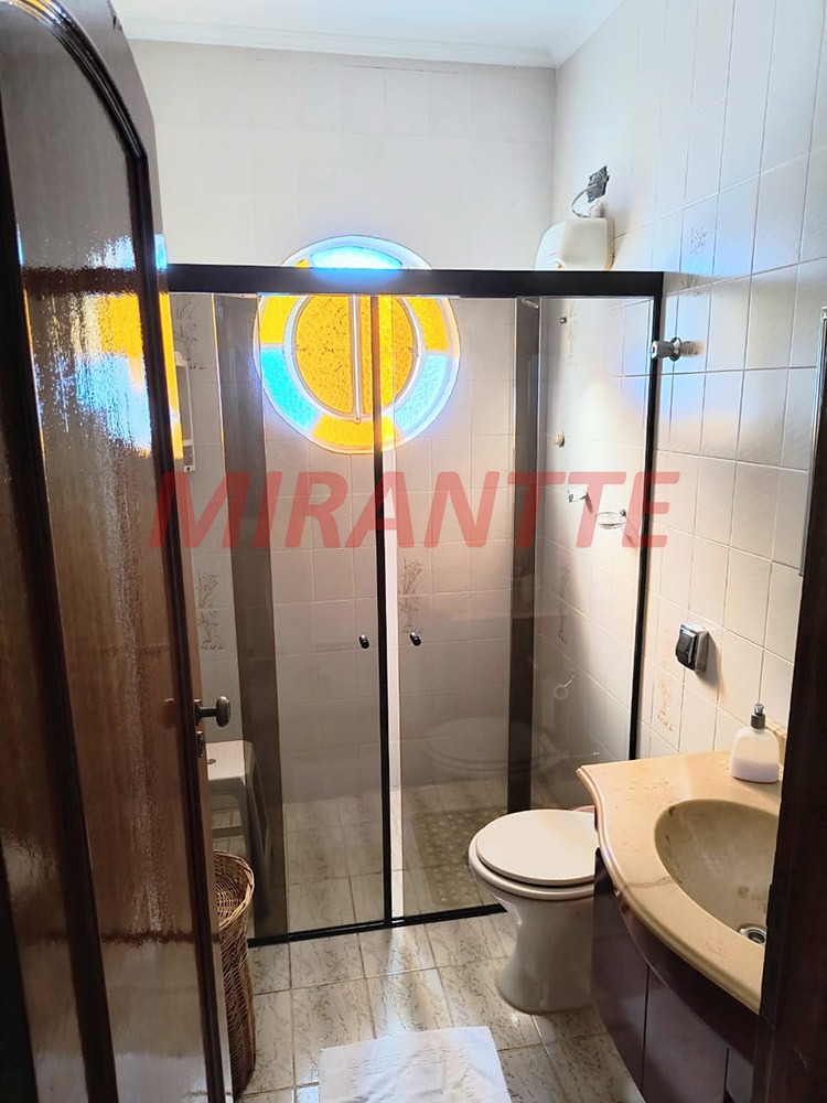 Sobrado de 240m² com 3 quartos em Santana