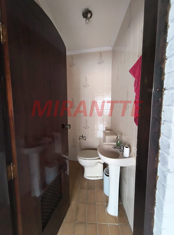 Sobrado de 240m² com 3 quartos em Santana