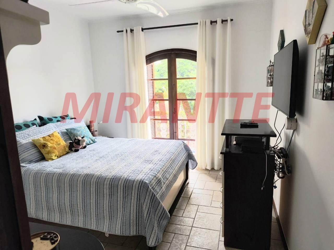 Sobrado de 240m² com 3 quartos em Santana