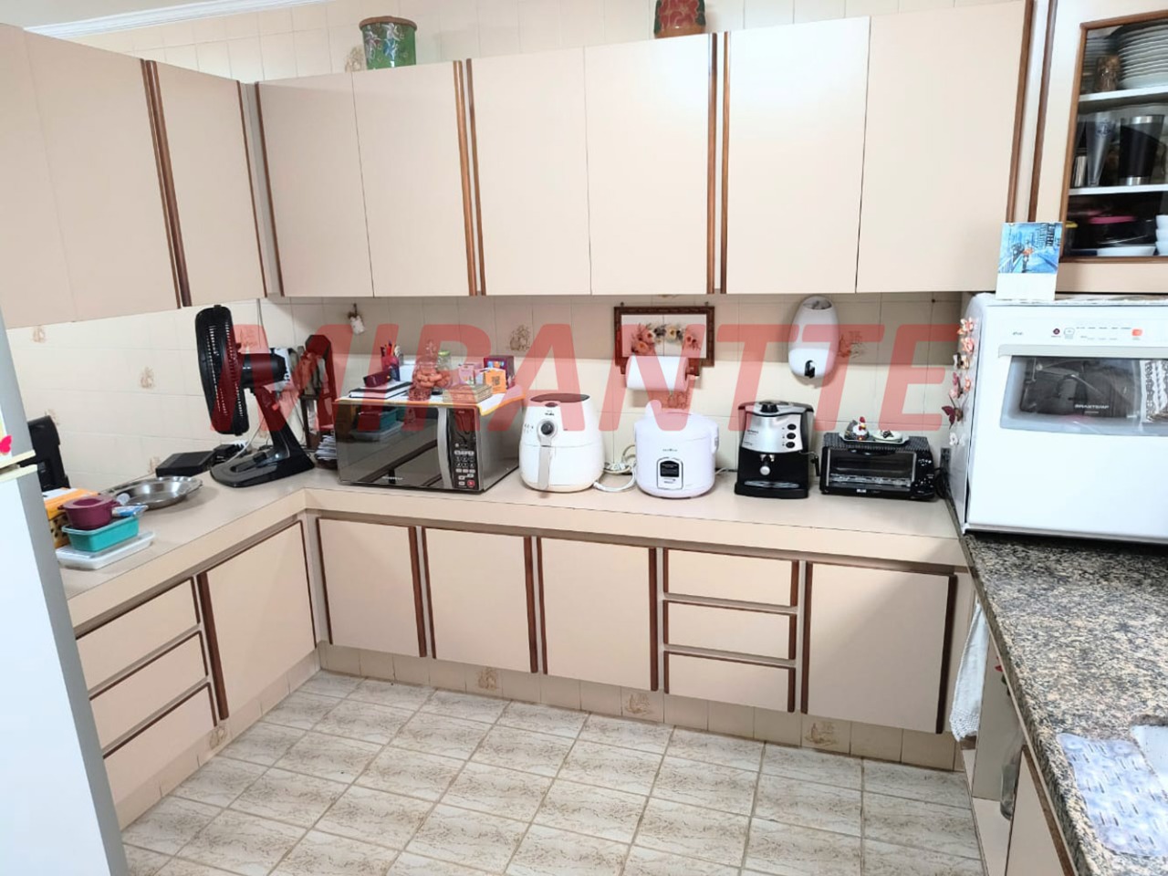 Sobrado de 240m² com 3 quartos em Santana