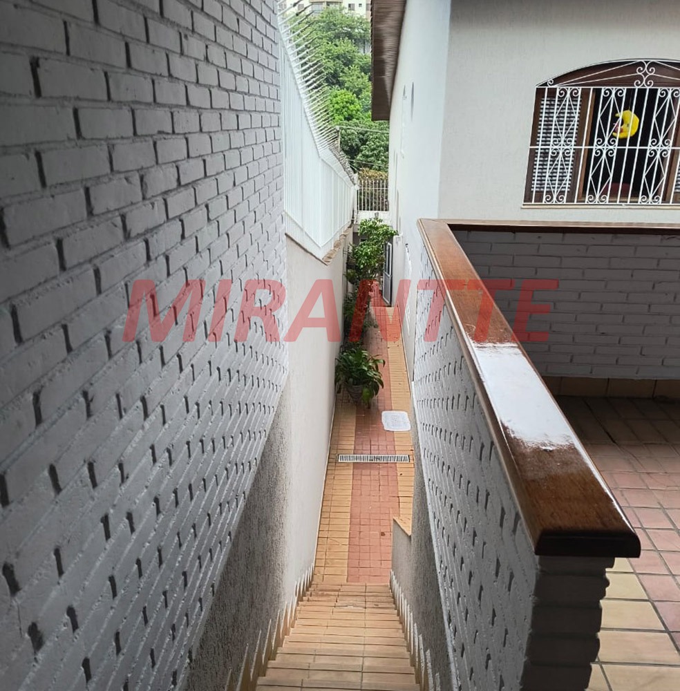 Sobrado de 240m² com 3 quartos em Santana