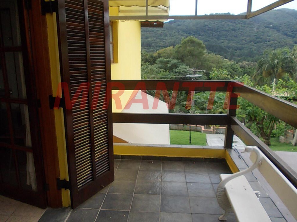 Sobrado de 272m² com 4 quartos em Rio Abaixo