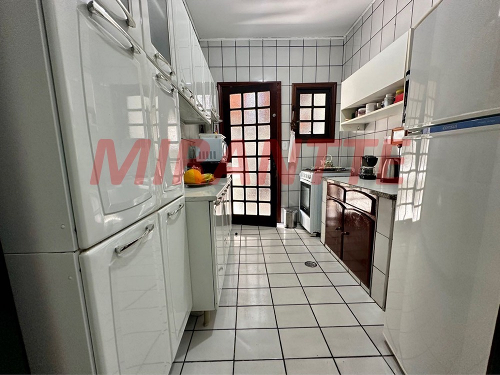 Cond. fechado de 100m² com 2 quartos em Centro