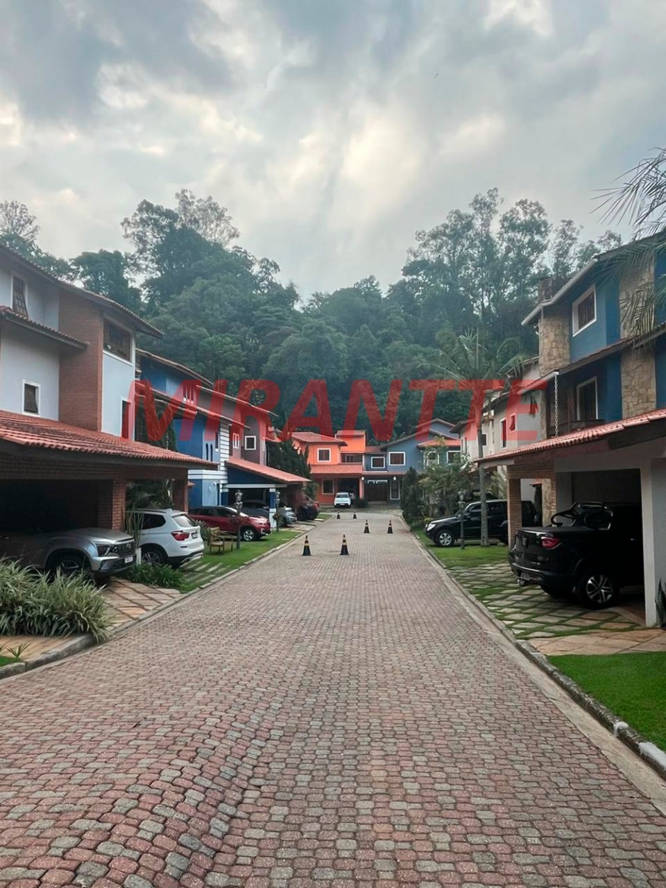 Cond. fechado de 310m² com 3 quartos em Tremembe