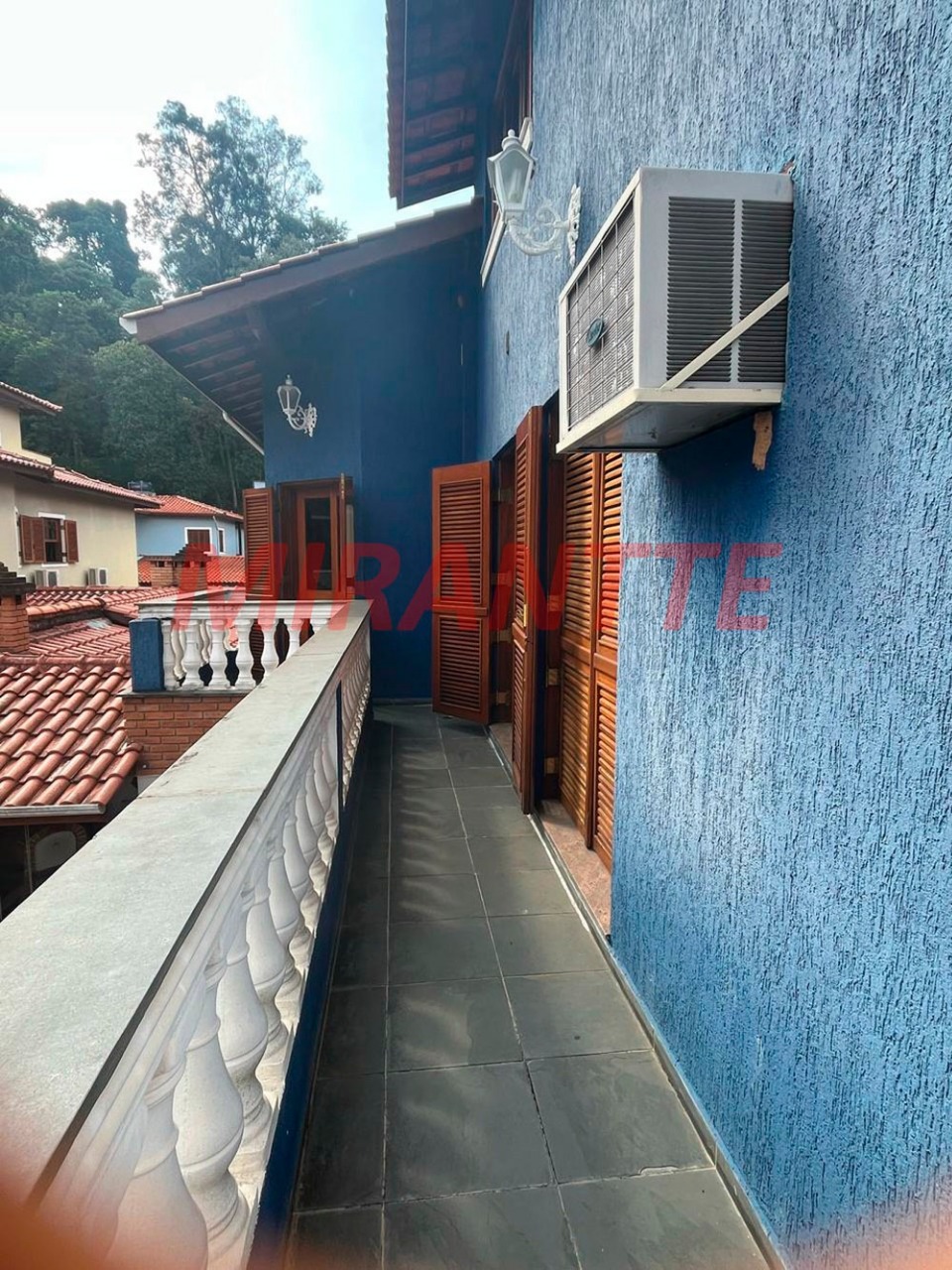 Cond. fechado de 310m² com 3 quartos em Tremembe