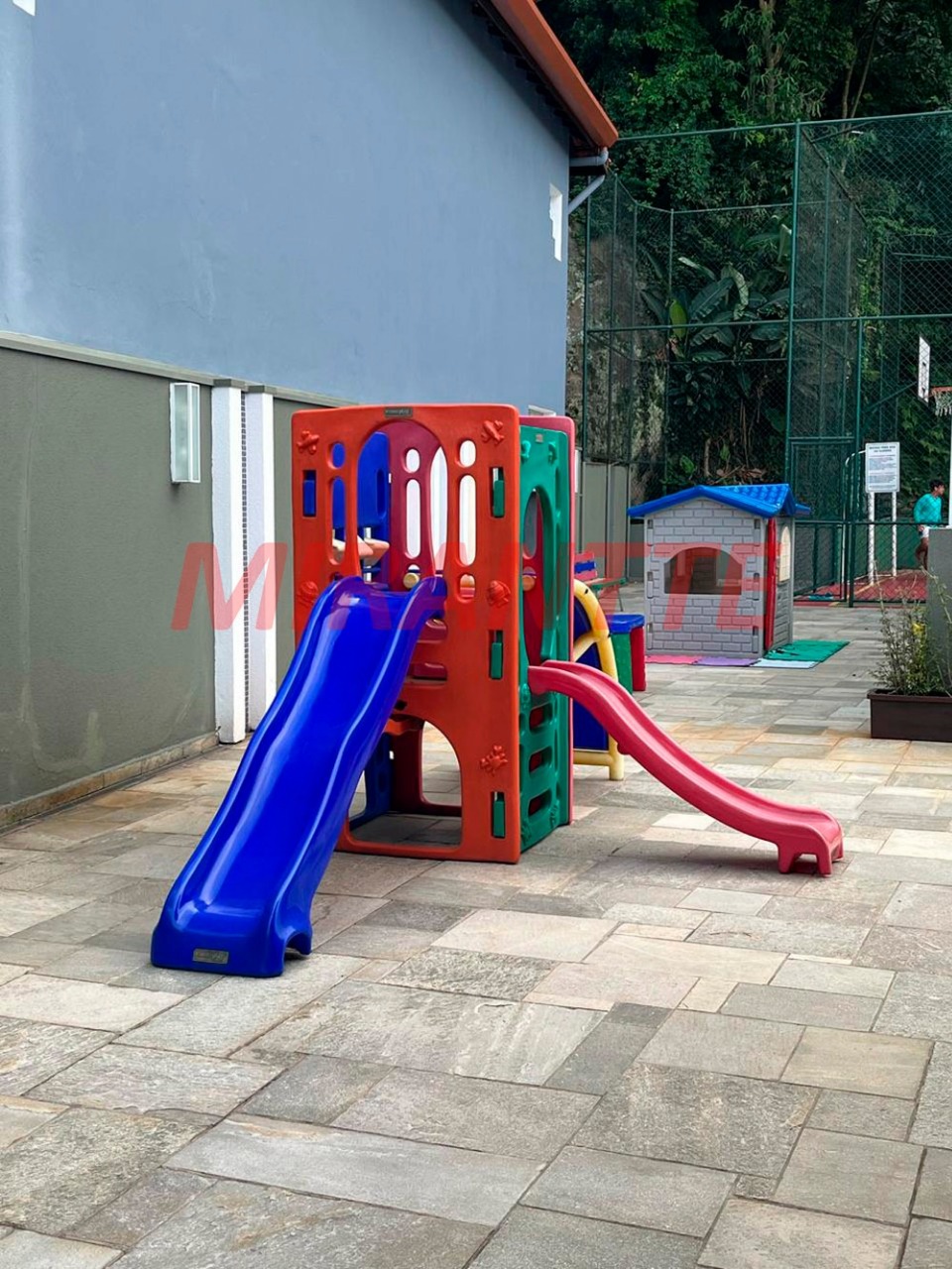 Cond. fechado de 310m² com 3 quartos em Tremembe