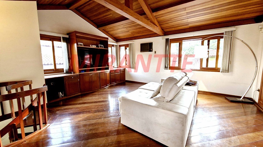 Cond. fechado de 310m² com 3 quartos em Tremembe