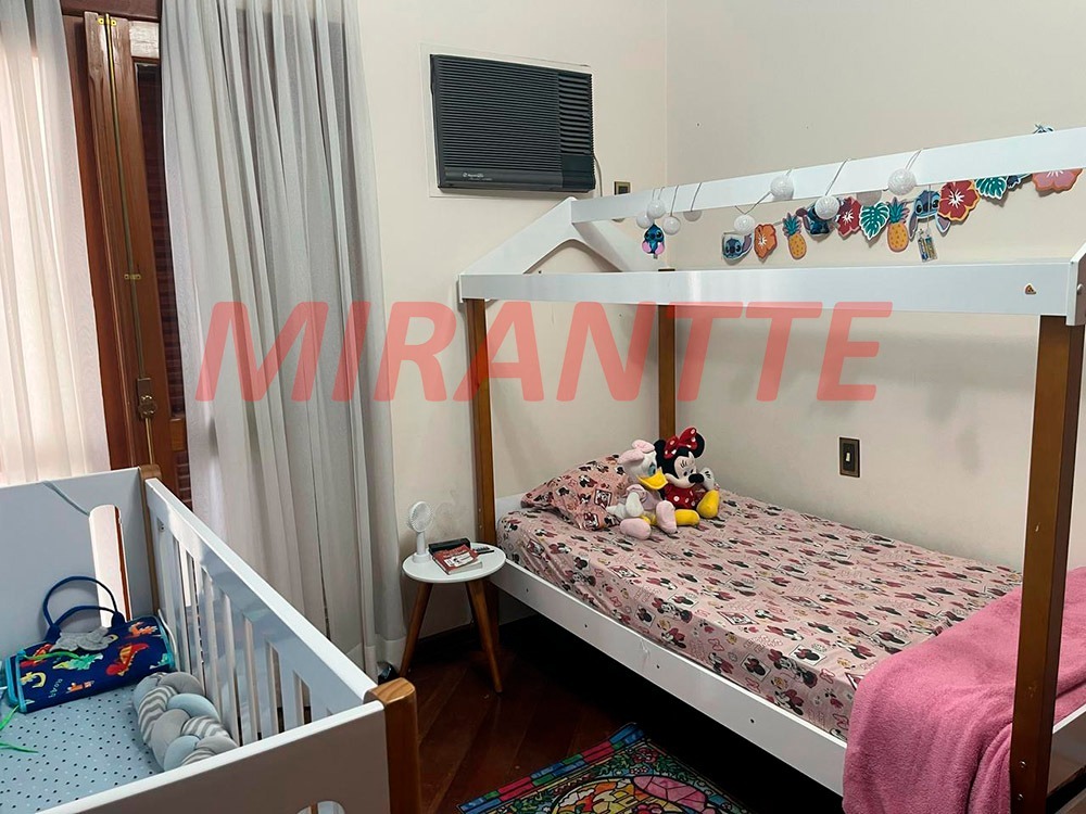 Cond. fechado de 310m² com 3 quartos em Tremembe