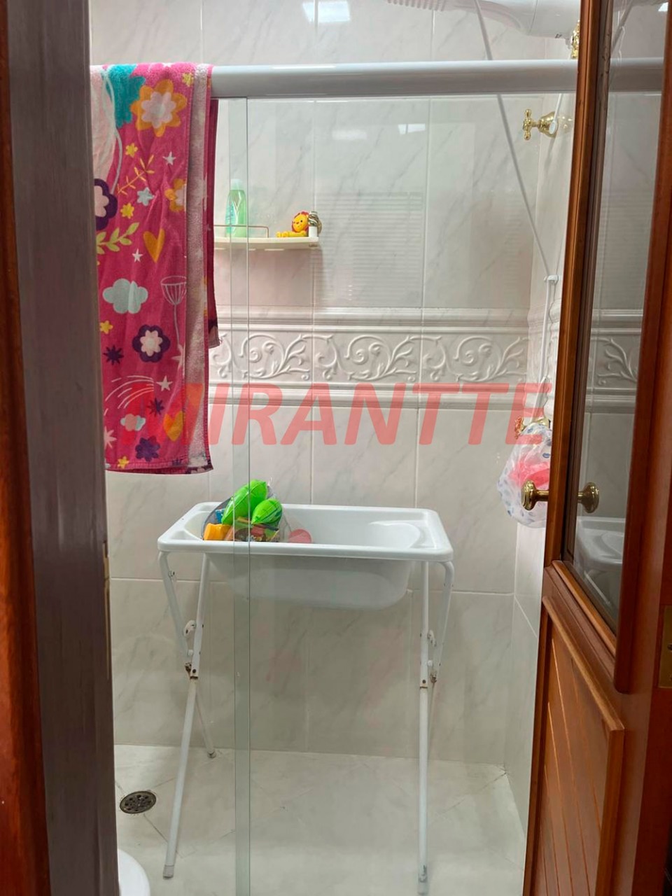 Cond. fechado de 310m² com 3 quartos em Tremembe