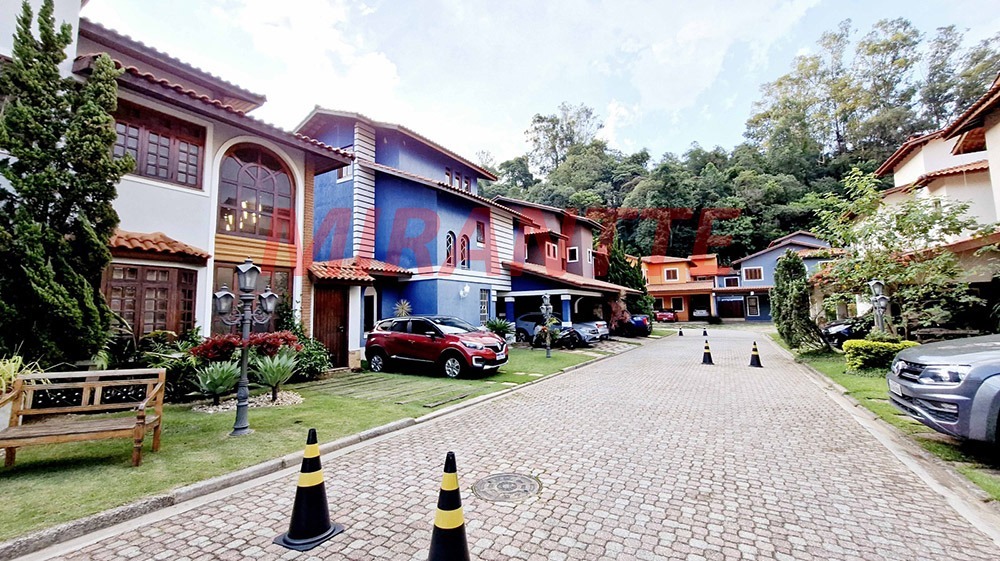 Cond. fechado de 310m² com 3 quartos em Tremembe