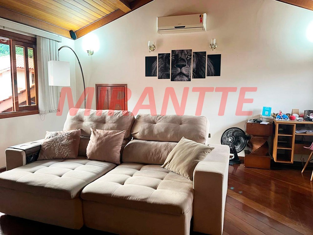 Cond. fechado de 310m² com 3 quartos em Tremembe