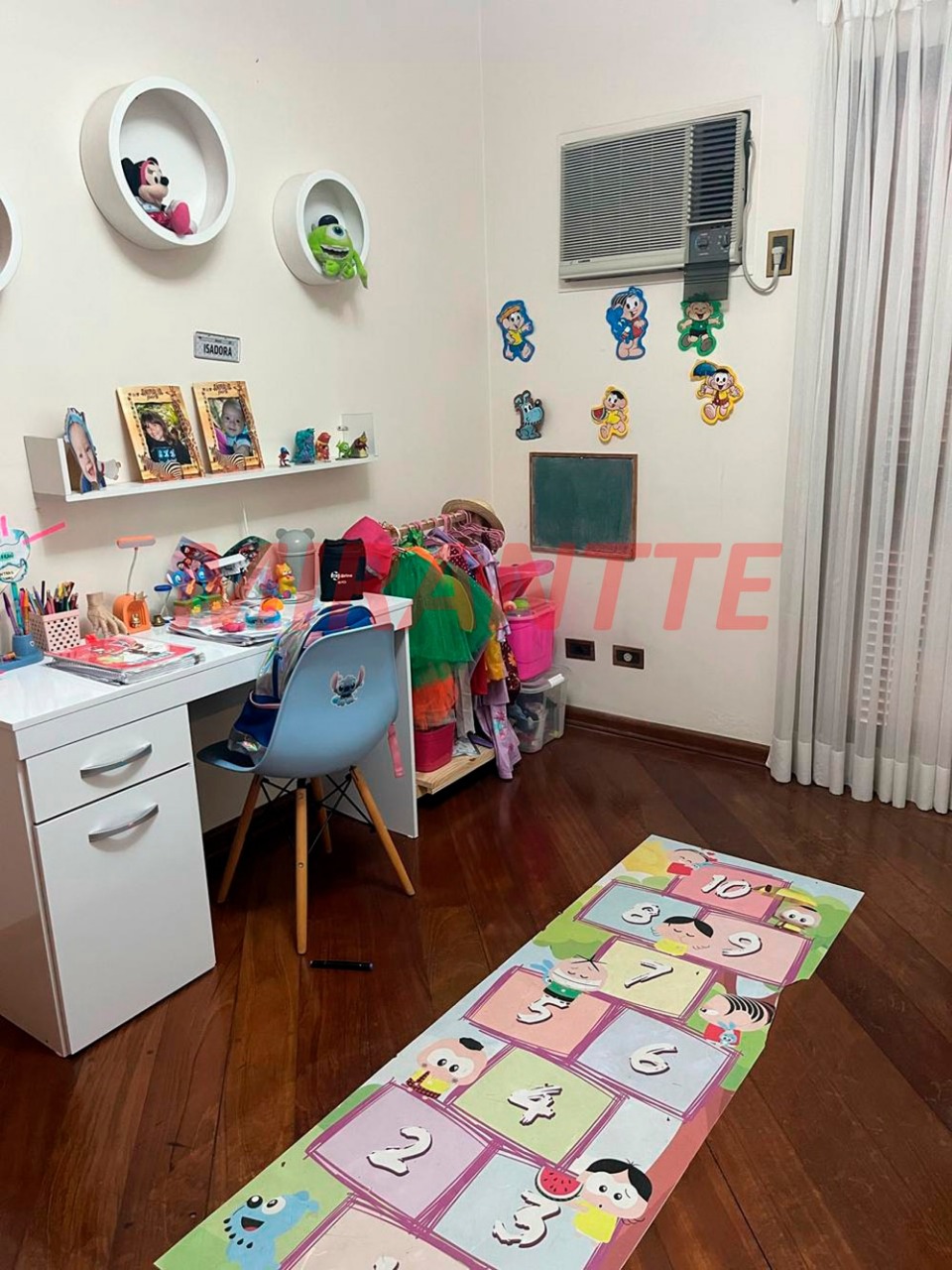 Cond. fechado de 310m² com 3 quartos em Tremembe