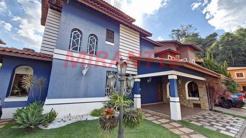 Cond. fechado de 310m² com 3 quartos em Tremembe