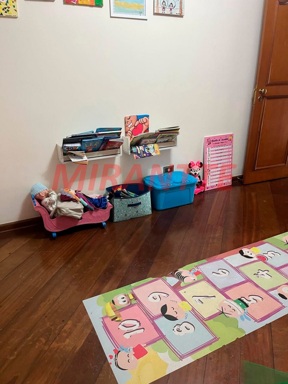 Cond. fechado de 310m² com 3 quartos em Tremembe