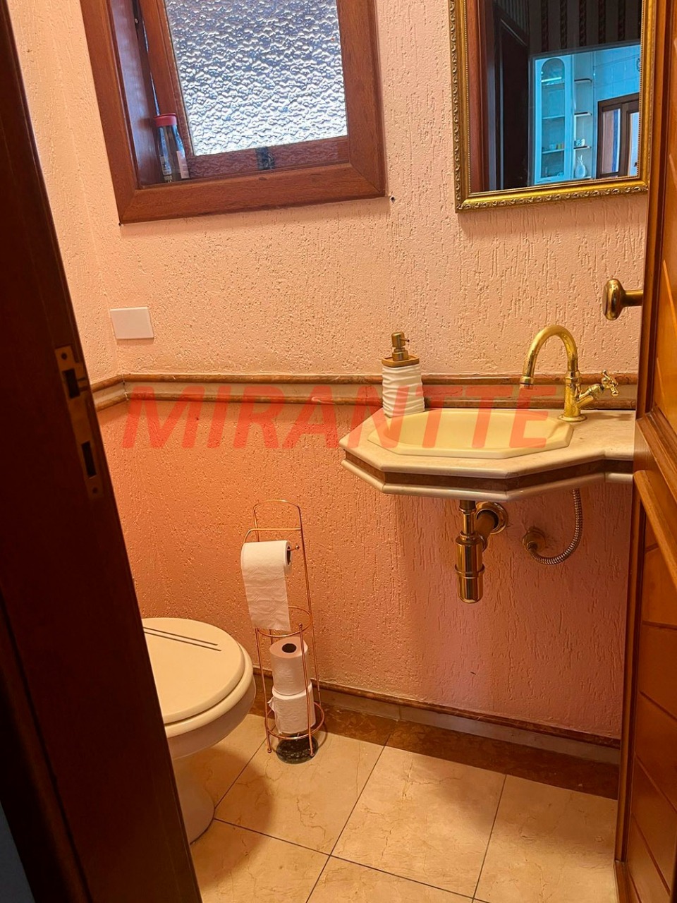 Cond. fechado de 310m² com 3 quartos em Tremembe
