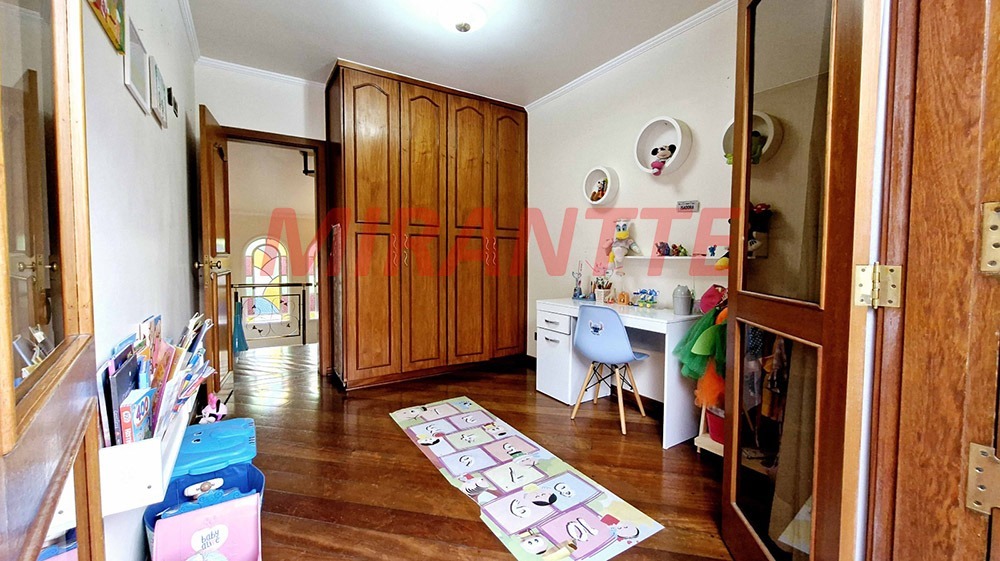 Cond. fechado de 310m² com 3 quartos em Tremembe