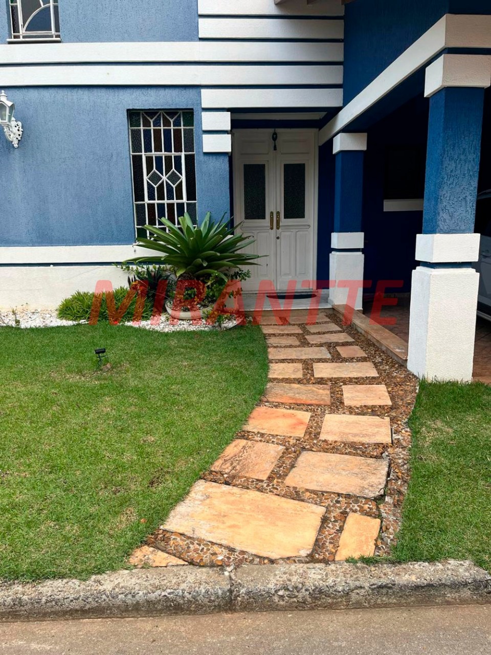 Cond. fechado de 310m² com 3 quartos em Tremembe