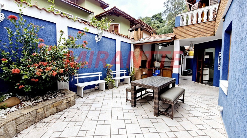 Cond. fechado de 310m² com 3 quartos em Tremembe
