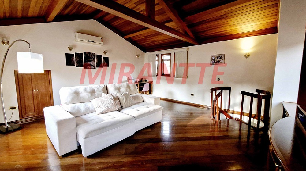 Cond. fechado de 310m² com 3 quartos em Tremembe
