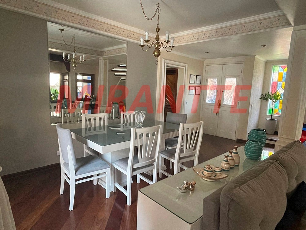 Cond. fechado de 310m² com 3 quartos em Tremembe