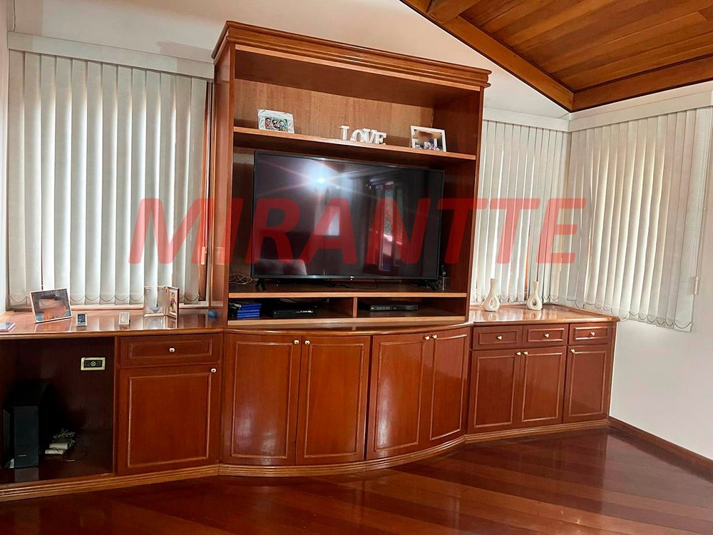 Cond. fechado de 310m² com 3 quartos em Tremembe