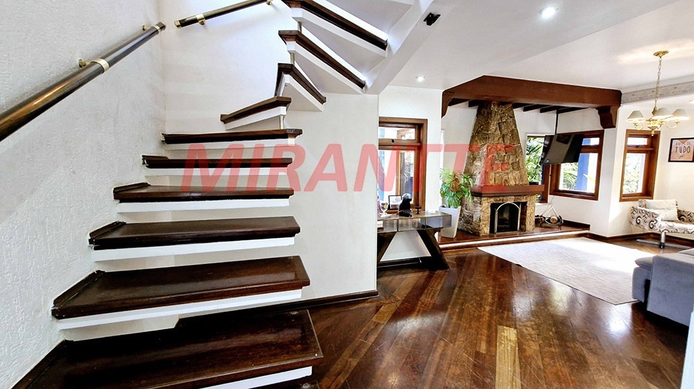 Cond. fechado de 310m² com 3 quartos em Tremembe