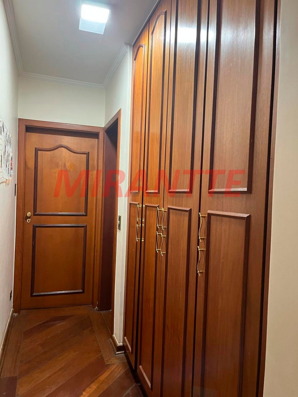 Cond. fechado de 310m² com 3 quartos em Tremembe