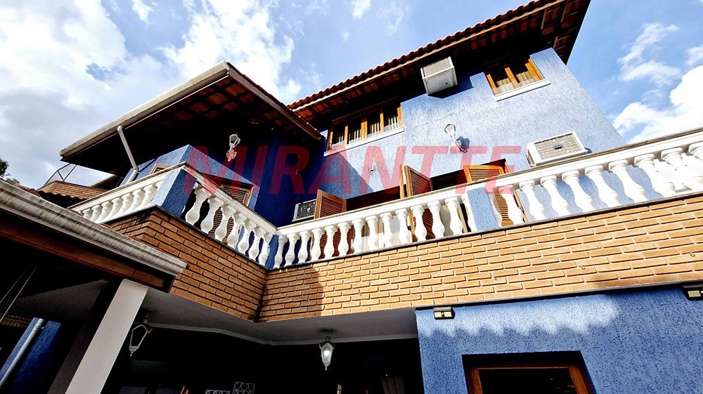 Cond. fechado de 310m² com 3 quartos em Tremembe