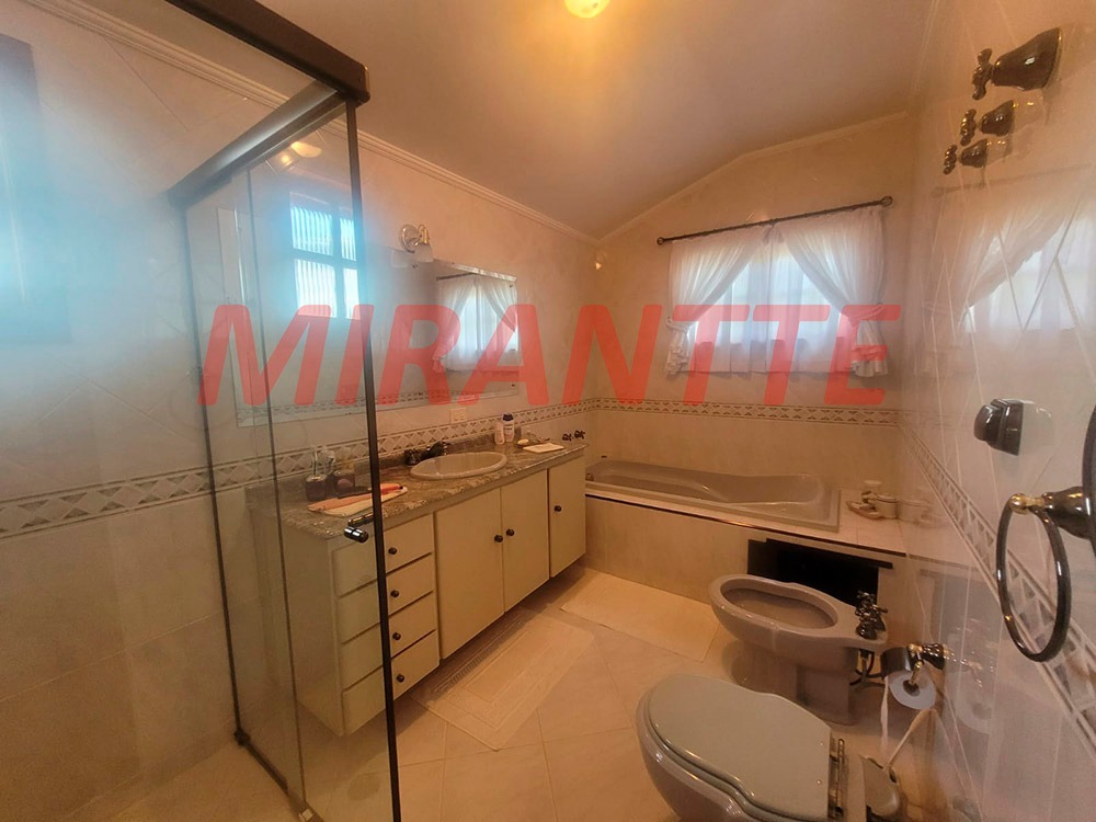 Sobrado de 427.81m² com 4 quartos em Serra da Cantareira