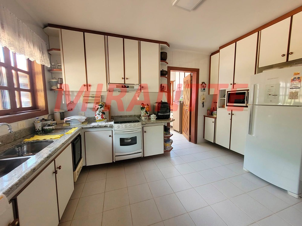 Sobrado de 427.81m² com 4 quartos em Serra da Cantareira