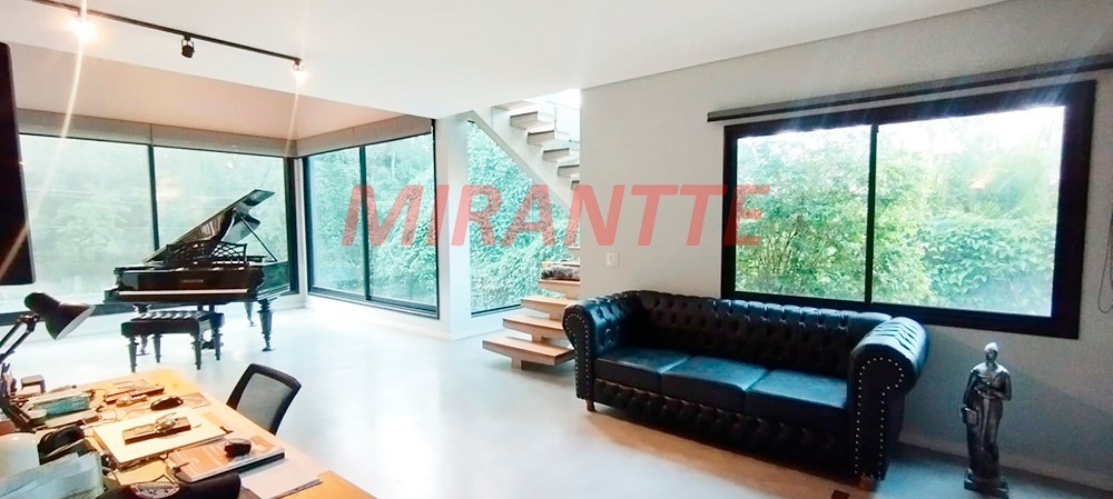 Cond. fechado de 317m² com 3 quartos em Serra da Cantareira