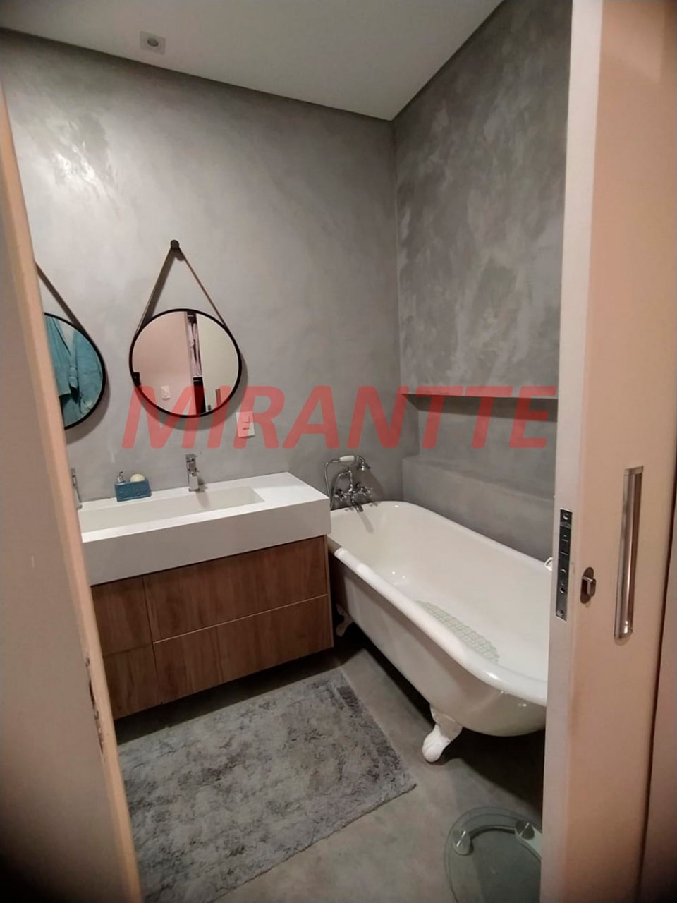 Cond. fechado de 317m² com 3 quartos em Serra da Cantareira