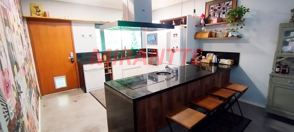 Cond. fechado de 317m² com 3 quartos em Serra da Cantareira