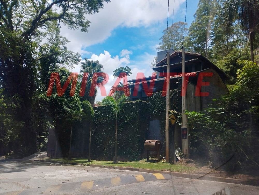 Cond. fechado de 317m² com 3 quartos em Serra da Cantareira