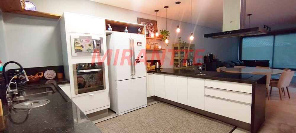 Cond. fechado de 317m² com 3 quartos em Serra da Cantareira