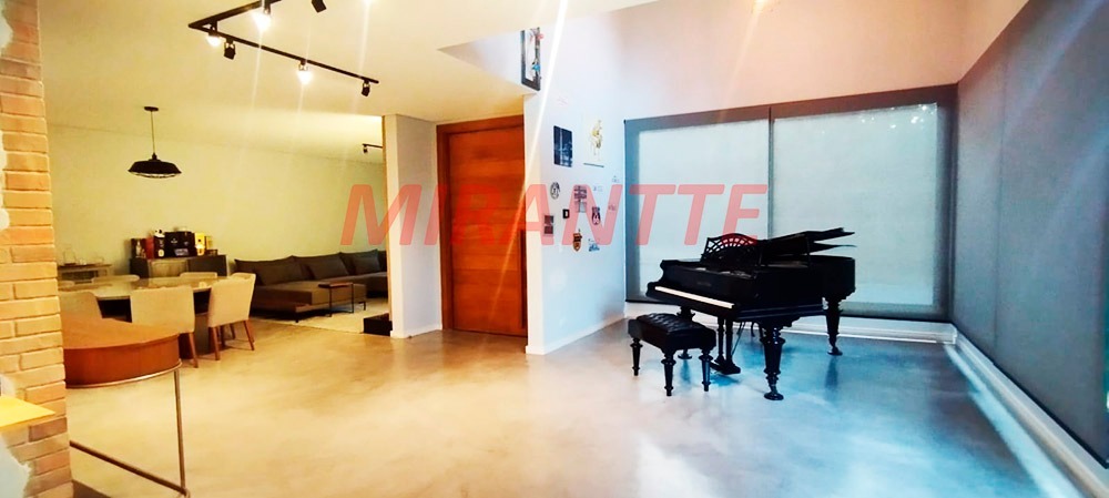 Cond. fechado de 317m² com 3 quartos em Serra da Cantareira